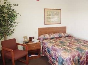 value place topeka   room  guest room